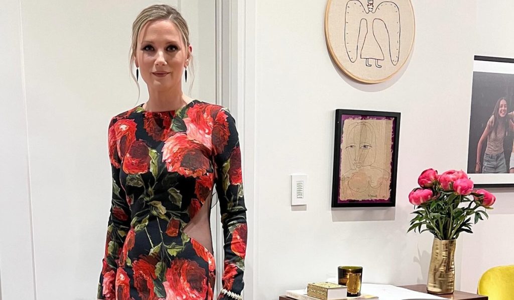 Jennifer Nettles, an American singer-songwriter, actress, and former host of Farmer Wants a Wife. 